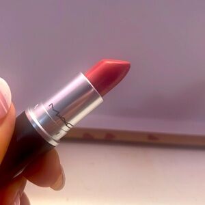 Mac Cremesheen Lipstick #208 Fanfare